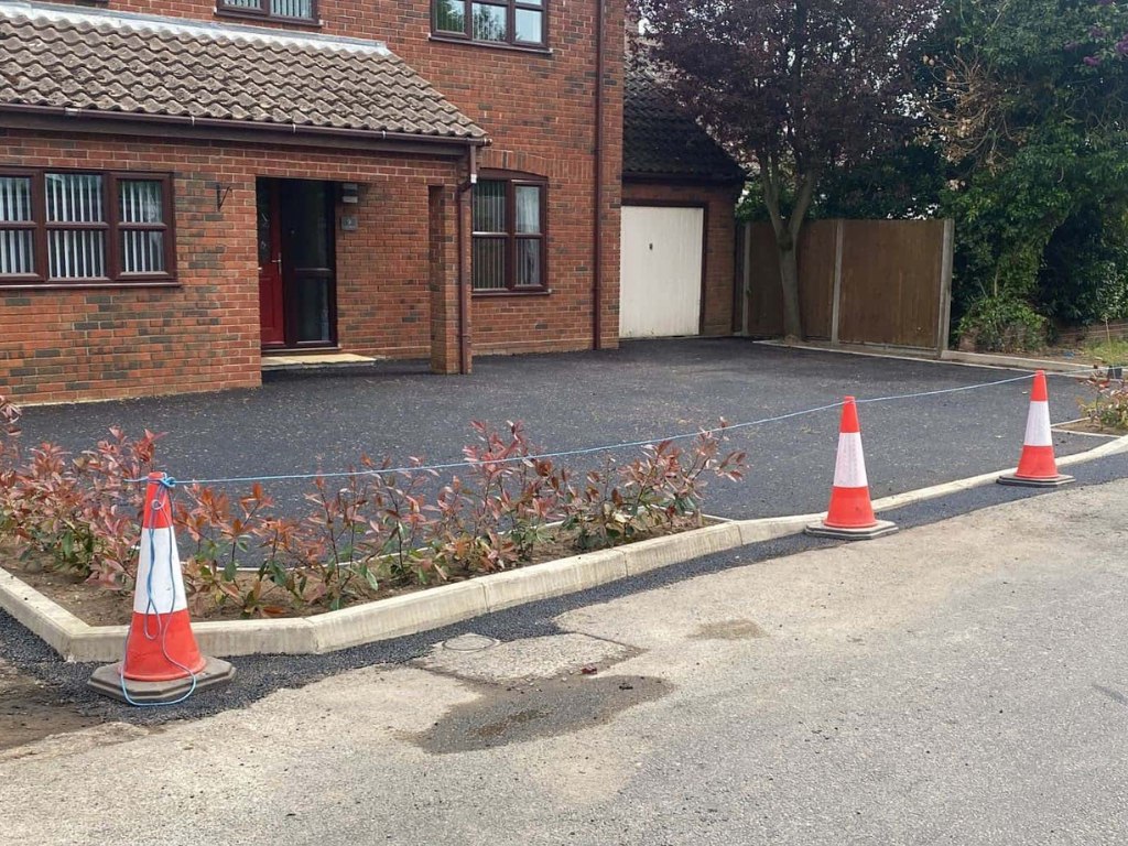 This is a newly installed tarmac driveway just installed by DPL Driveways Arnold