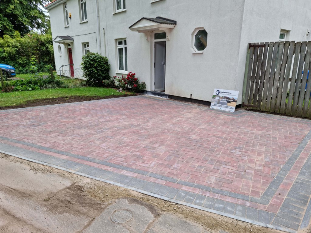 This is a newly installed block paved drive installed by DPL Driveways Arnold